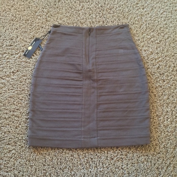 Express Mini Skirt Size 0 - Picture 2 of 2